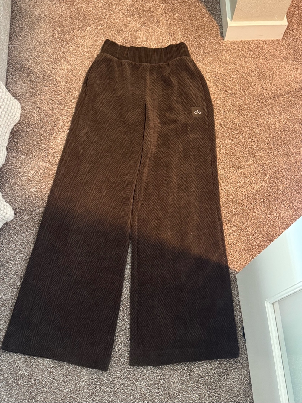 ALO Yoga Wide Leg Herringbone Pants in Dark Brown